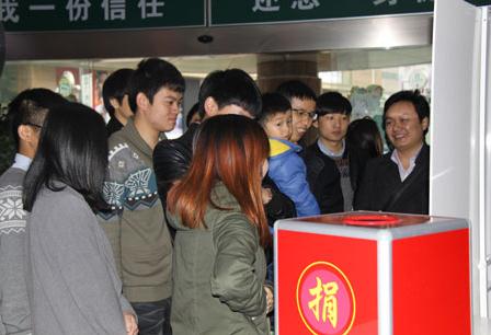 圣丹福宝宝联盟公益活动启动  首日爱心捐款场面火爆