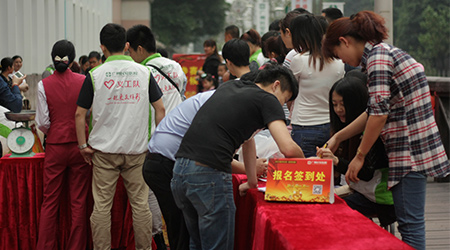 圣丹福＂抢金币、赢健康、来好孕＂活动乐翻众街坊