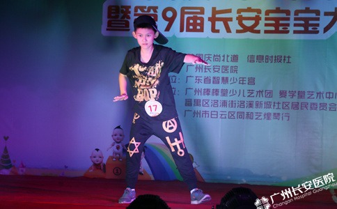 圣丹福宝宝马龙瀚表演街舞